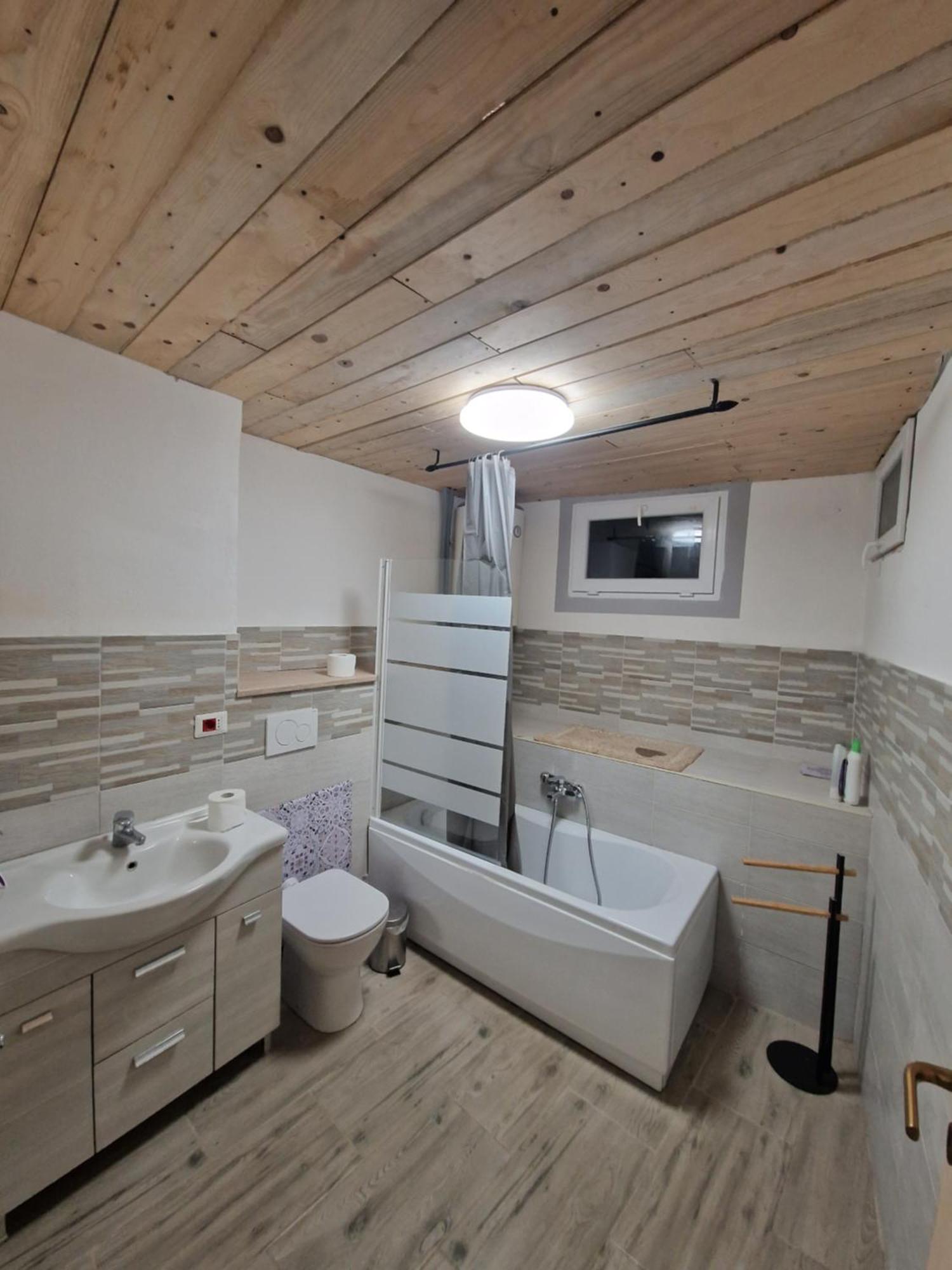 Underground Home Vicino Metropolitana Comasina 코르마노 외부 사진