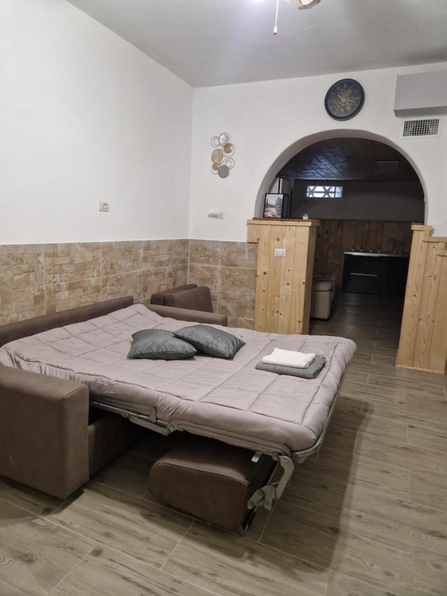 Underground Home Vicino Metropolitana Comasina 코르마노 외부 사진