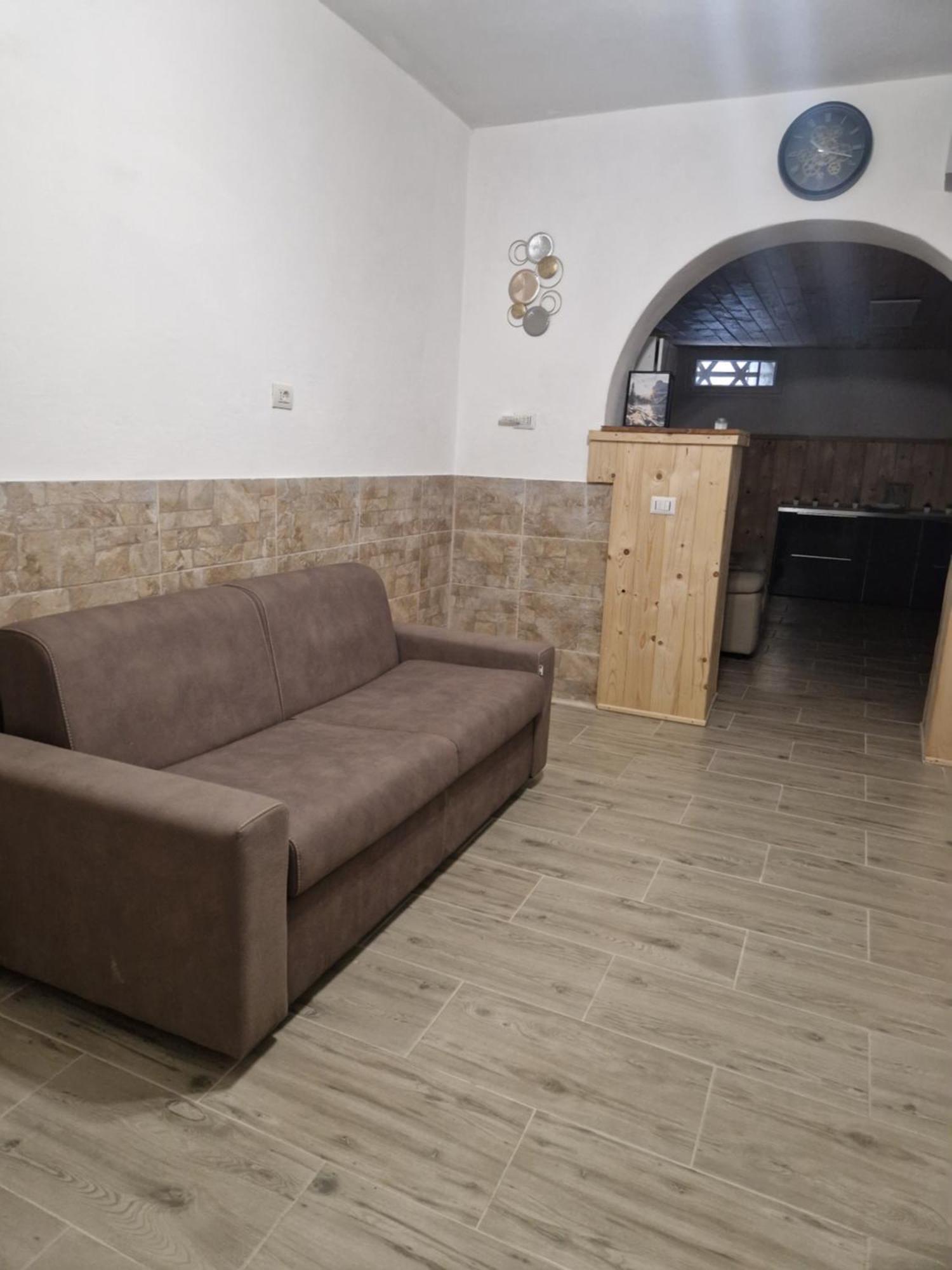 Underground Home Vicino Metropolitana Comasina 코르마노 외부 사진