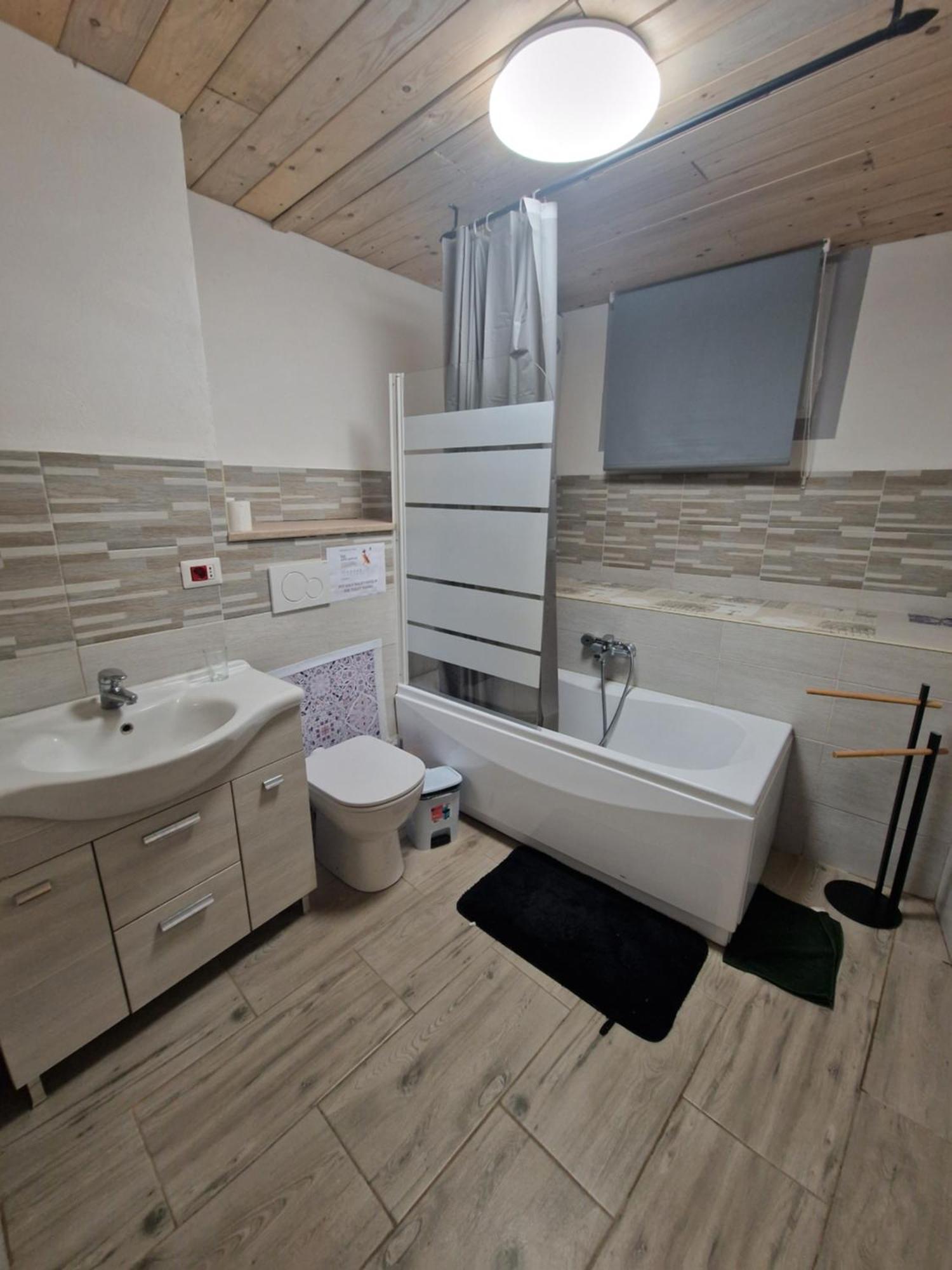 Underground Home Vicino Metropolitana Comasina 코르마노 외부 사진